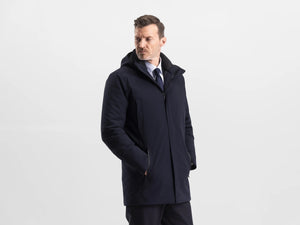 https://content.storeinfo.nl/applicatie/img/1104/20250827132507_2975527_UBRRegulatorParkaSavilleDarkNavyWool2.webp