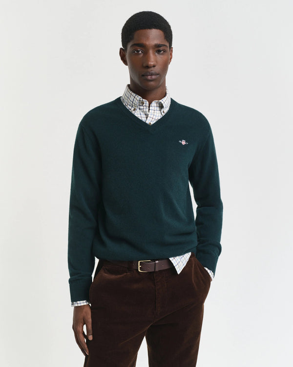 https://content.storeinfo.nl/applicatie/img/1104/20250828150743_581884_GANTlambswoolvneckgreen2.webp