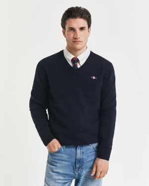 https://content.storeinfo.nl/applicatie/img/1104/20250828150905_576075_GANTlambswoolvnecknavy2.jpg