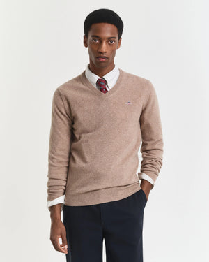 https://content.storeinfo.nl/applicatie/img/1104/20250828151036_573661_GANTlambswoolvneckbeige2.webp