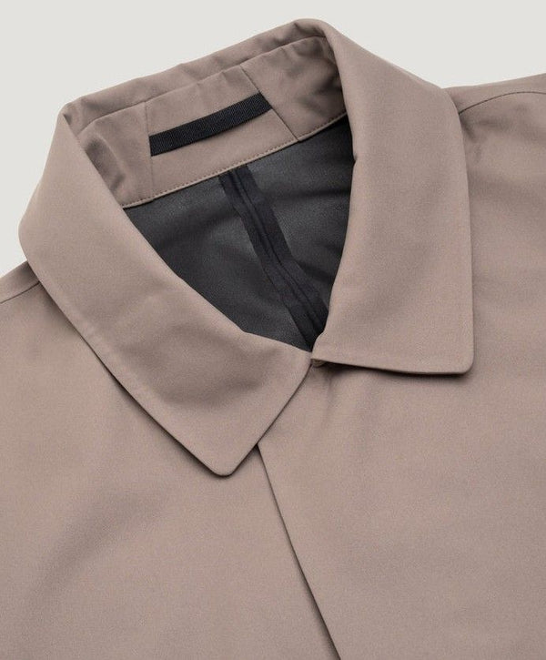 https://content.storeinfo.nl/applicatie/img/1104/20260311114707_2371883_RegenjasManderelyTaupe2.jpg